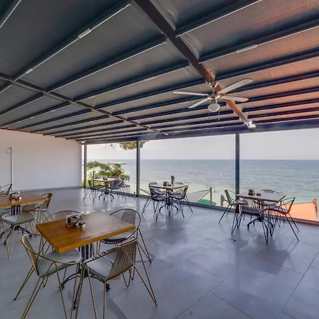 Signature Blue Hotel