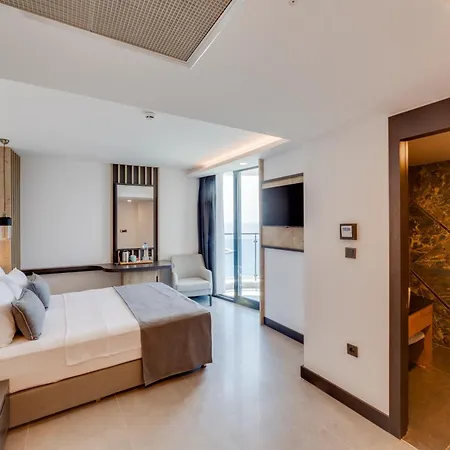 Signature Blue Hotel 5*