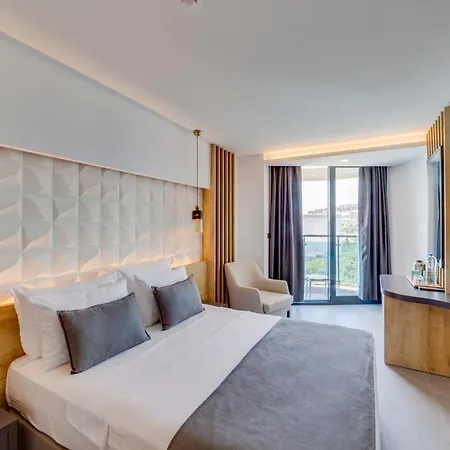 Signature Blue Otel 5*