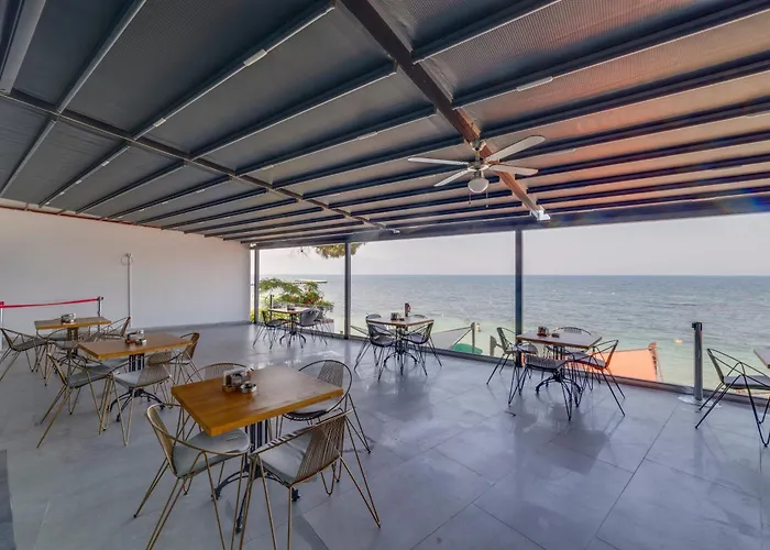 Signature Blue Hotel